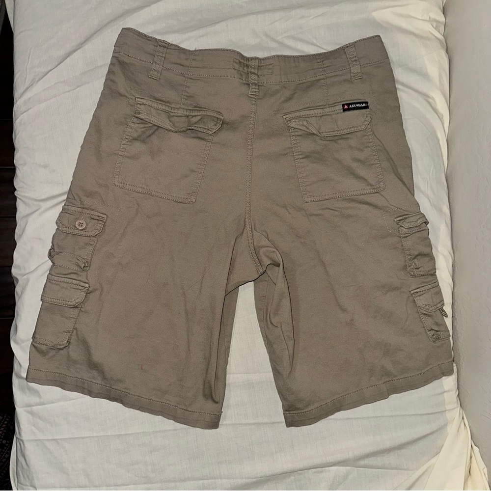 Men’s Y2K Cargo AIRWALK Shorts! Tan Cargo Shorts for Men - Picture 2 of 16